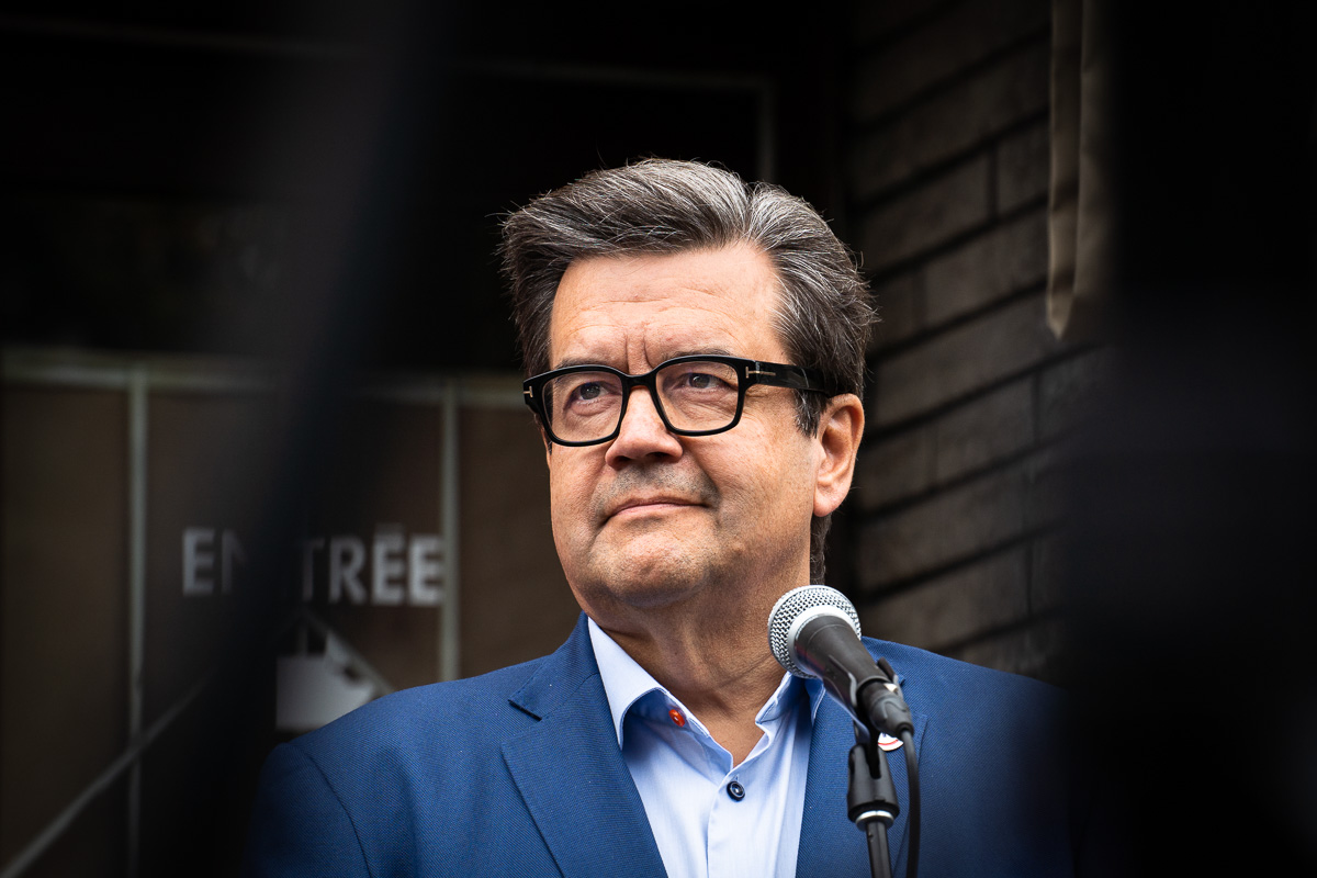 Denis Coderre, chef d'Ensemble Montréal et candidat à la mairie, lors d'un point de presse.