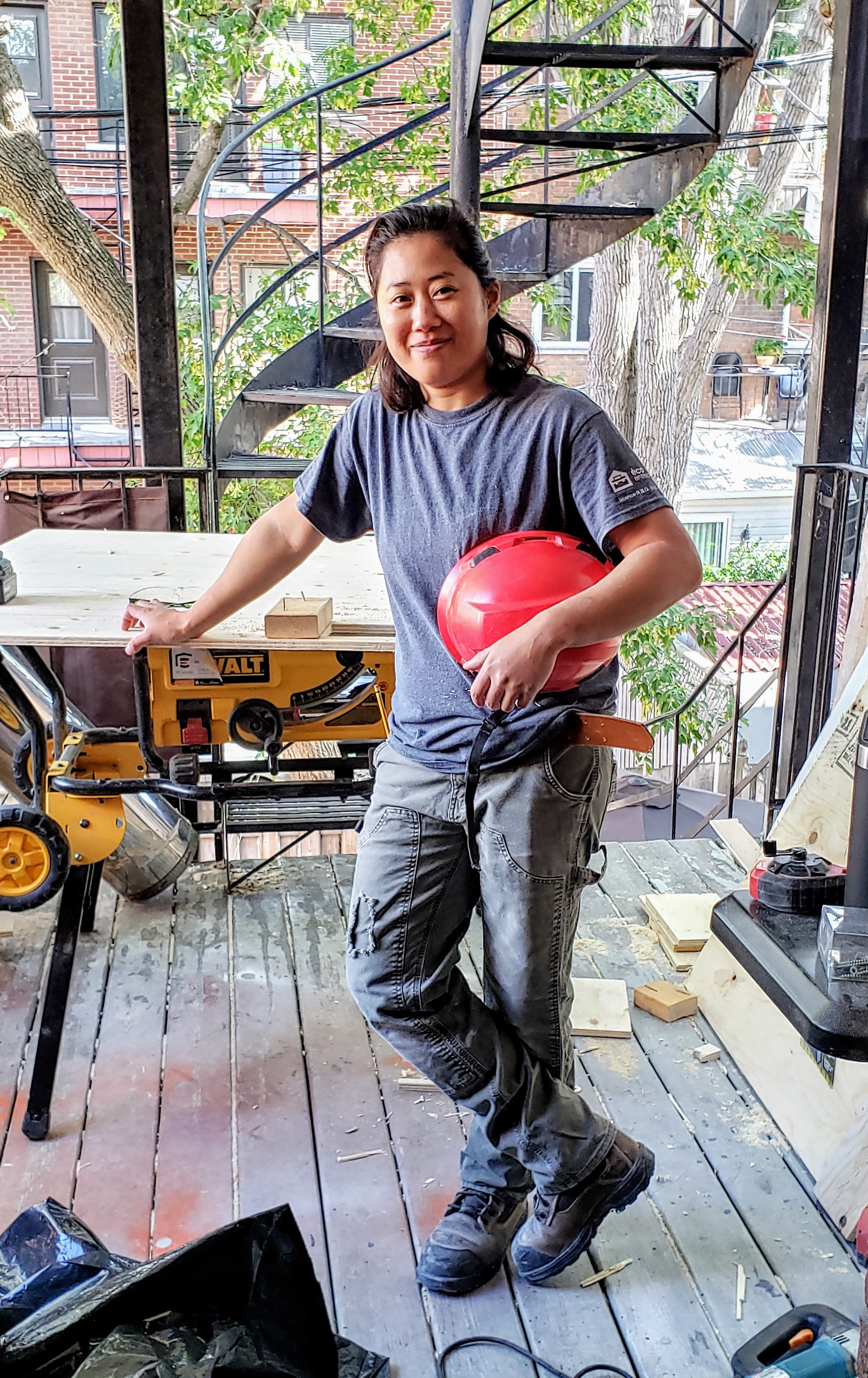 Olivia Naud travaille chez EAC Construction, la première entreprise en construction ouvertement LGBTQ+