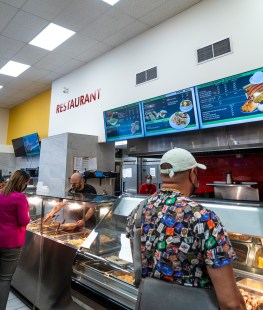 L'&eacute;picerie Sabor Latino, sur la Plaza Saint-Hubert.
