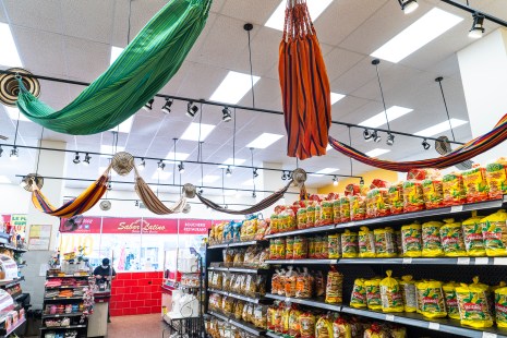 L'&eacute;picerie Sabor Latino, sur la Plaza Saint-Hubert.