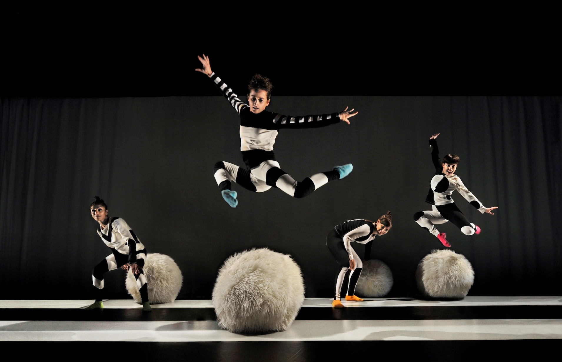 artiste qui performe sur scène