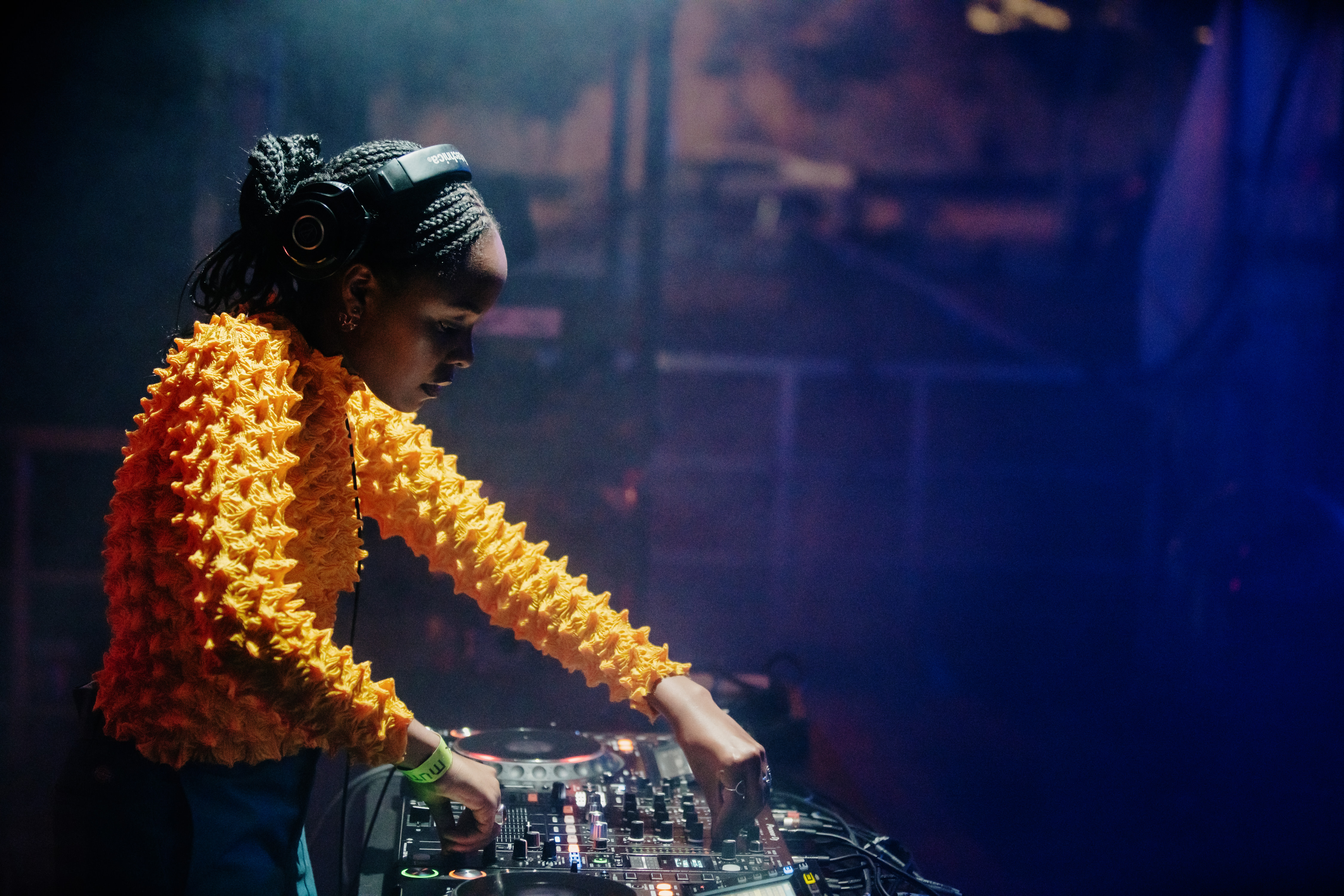 G L O W Z I pendant un set à MUTEK 2021