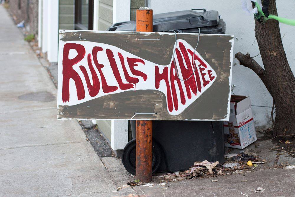 Pancarte de la ruelle hantée