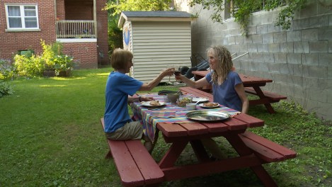 Ève Lamont et sa mère, Rachel, à la coopérative d'habitation.