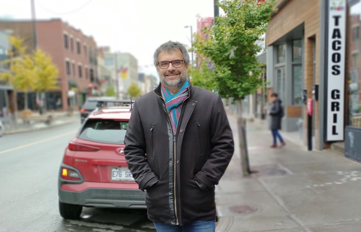 Le candidat pour Ensemble Montréal dans Rosemont-La Petite-Patrie, Gilles Grondin.