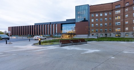 La nouvelle unité de l'Hôpital Sacré-Cœur de l'extérieur