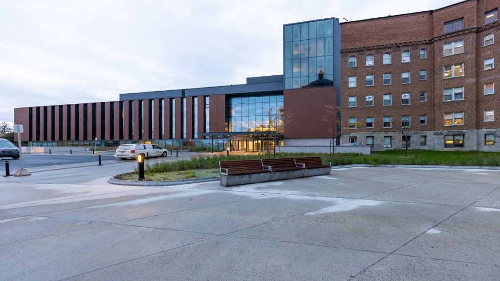 La nouvelle unité de l'Hôpital Sacré-Cœur de l'extérieur