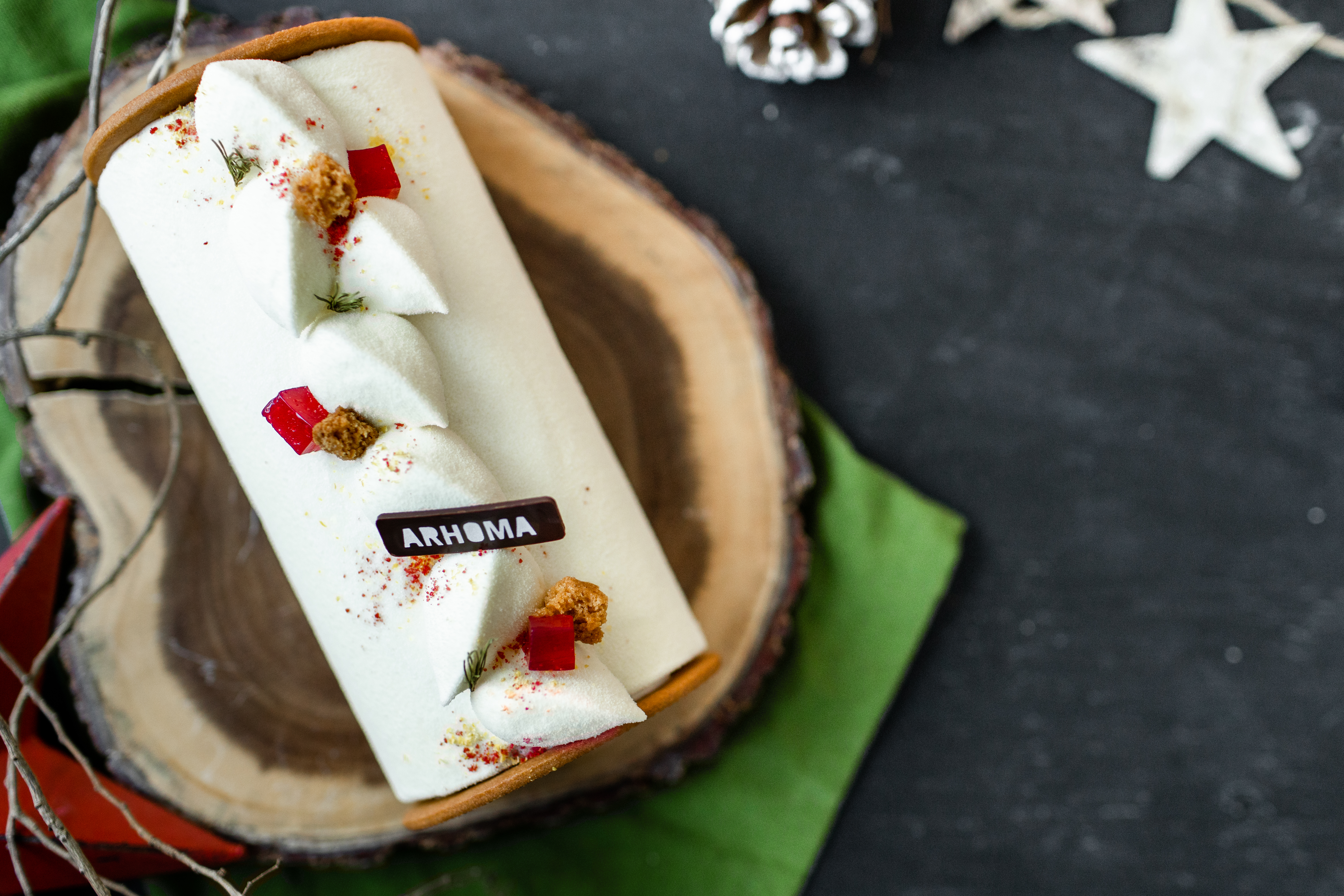 La b&ucirc;che de No&euml;l gadelles, citrons et pousses de sapin d'Arhoma.