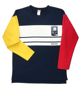 L&rsquo;oversized sweatshirt &laquo; i miss you &raquo; de V&ecirc;tements Beurd. On peut y voir un petit gameboy qui dit &laquo;je te manque&raquo;, en anglais.