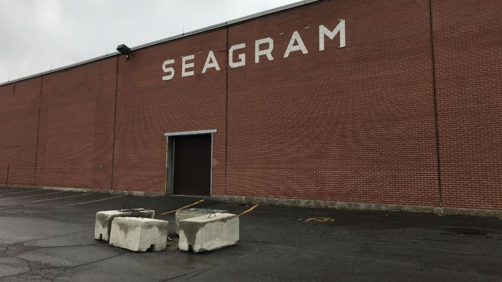 Stationnement de l'ancienne distillerie Seagram