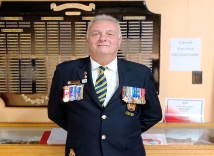 Le vétéran Robert Roy dans les locaux de la filière 29 de la Légion royale canadienne.