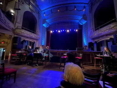 L'équipe de Projet Montréal était seule face aux sièges vides des autres candidats