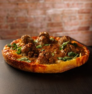 La pizza aux boulettes des F&ecirc;tes de Danny St Pierre