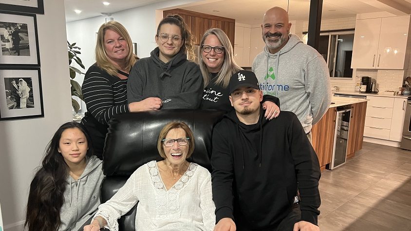 Claire Lamarre et sa famille dans leur maison de Montréal-Nord
