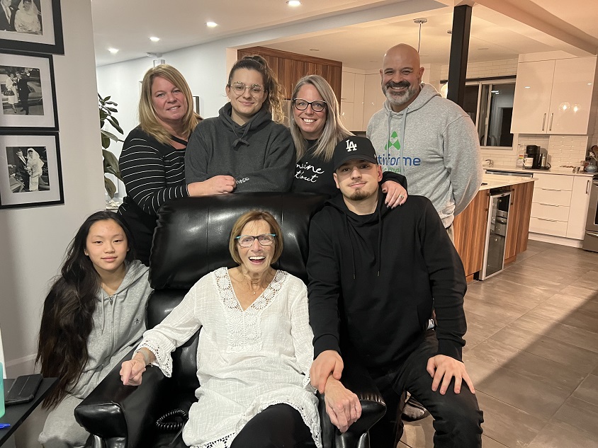 Claire Lamarre et sa famille dans leur maison de Montréal-Nord