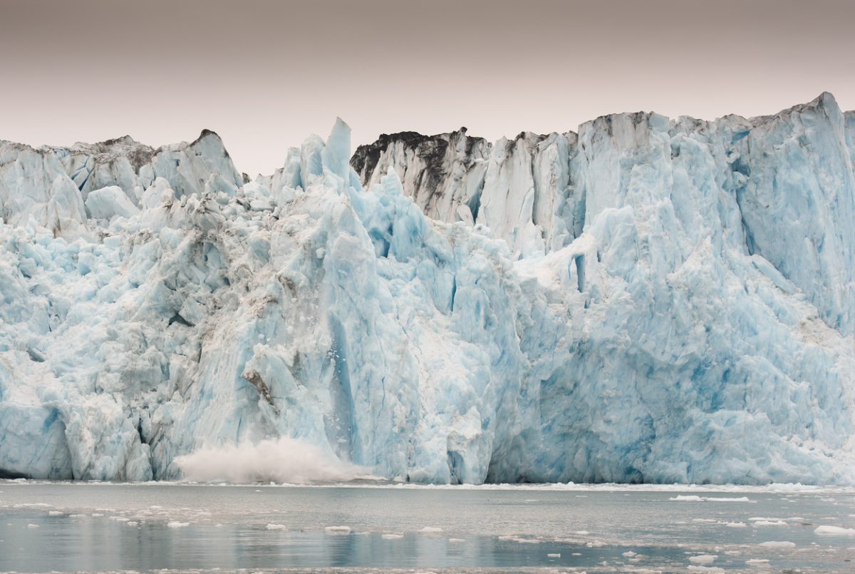 glacier qui fond à cause des changement climatique