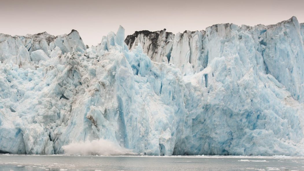 glacier qui fond à cause des changement climatique