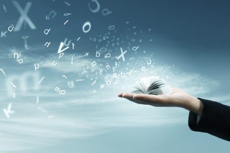 lettre qui s'envole d'un livre