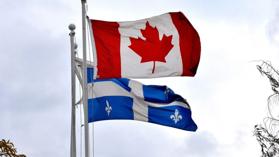 drapeau du Québec et drapeau du Canada