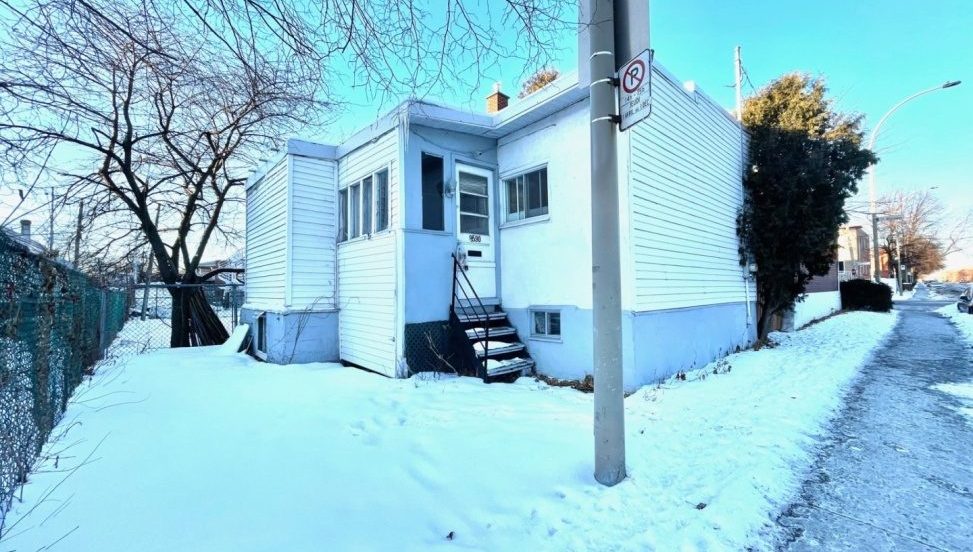 Voici la maison la plus triste de Montréal à vendre dans Ahuntsic-Cartierville.