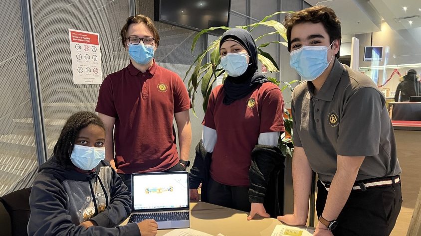 Olivia, Antoine, Wassila et Iles.