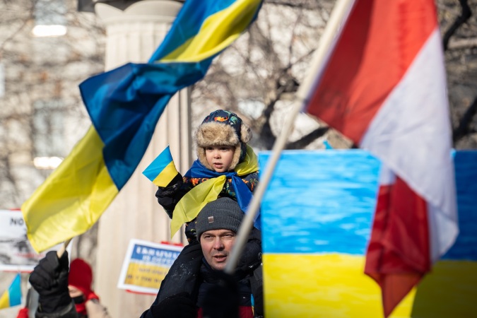 Réfugiés ukrainiens: la nouvelle politique canadienne va-t-elle s’étendre aux autres demandeurs d’asile?