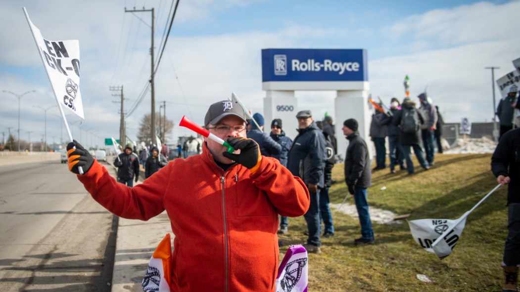 Lock-out et grève pour les employés de Rolls-Royce Canada