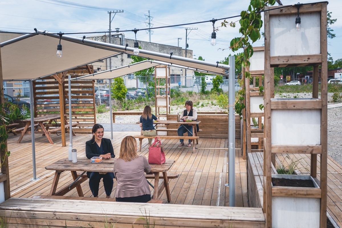 L'Esplanade-Louvain sera à nouveau occupée par l'espace éphémère d'Îlot 84 cet été!