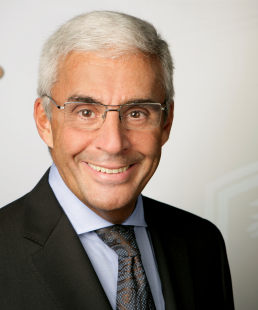 Le pr&eacute;sident du Conseil d&rsquo;&eacute;thique de l&rsquo;industrie qu&eacute;b&eacute;coise des boissons alcooliques , Robert Dutton