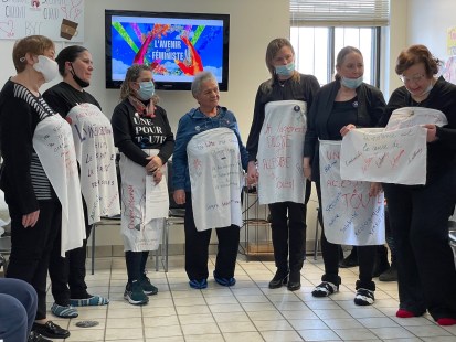 Des membres du Centre ont réalisé une performance dénonciatrice