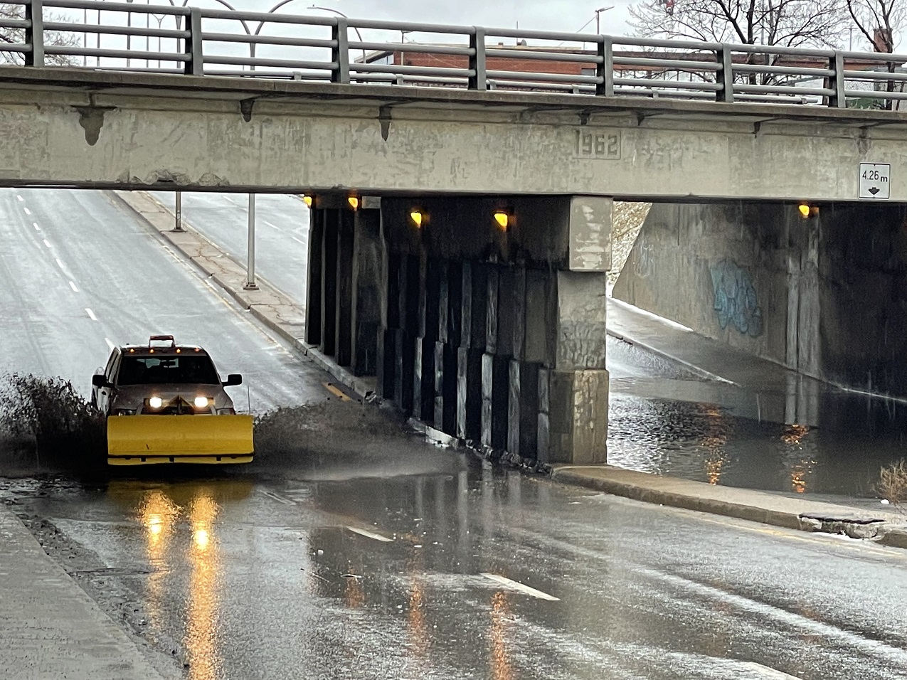 L'accumulation d'eau dans les deux directions