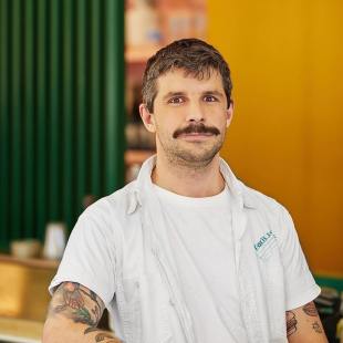 Jocelyn Despres, barista et propriétaire du café Pastel Rita