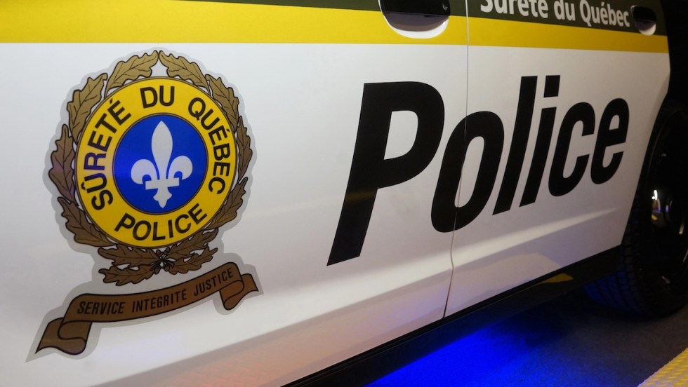 un véhicule de police de la sûreté du québec