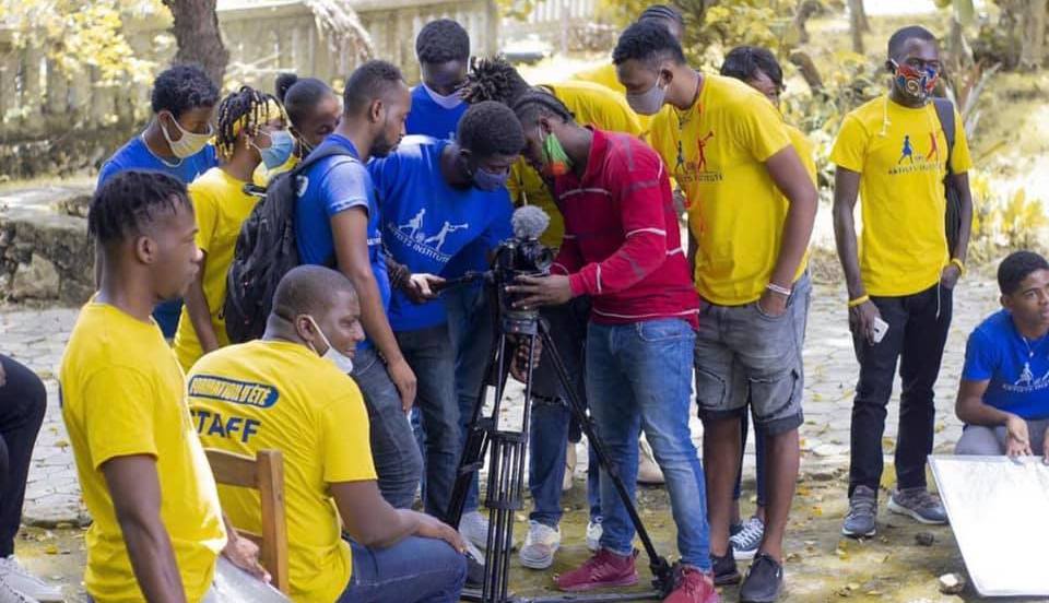 Des étudiants de l'institut d'artistes de Jacmel en Haïti