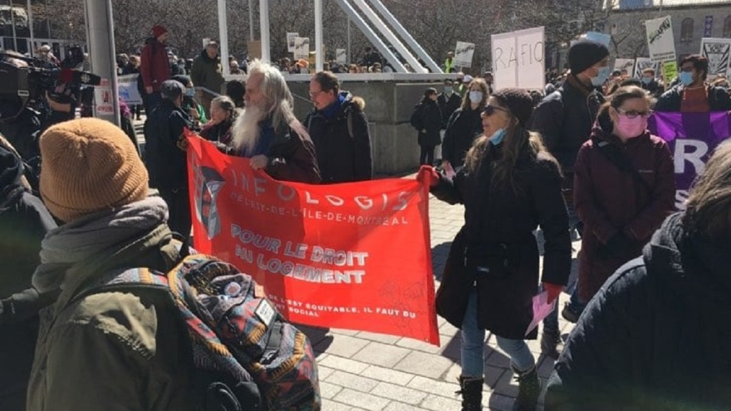 Les membres d'Infologis de l'est de l'île de Montréal lors d'une manifestation le 4 avril dernier.