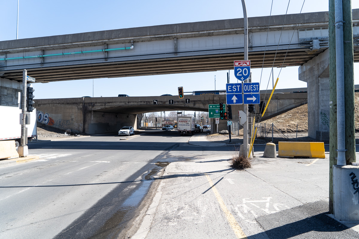 L'échangeur St-Pierre, au niveau de l'avenue Dollard.