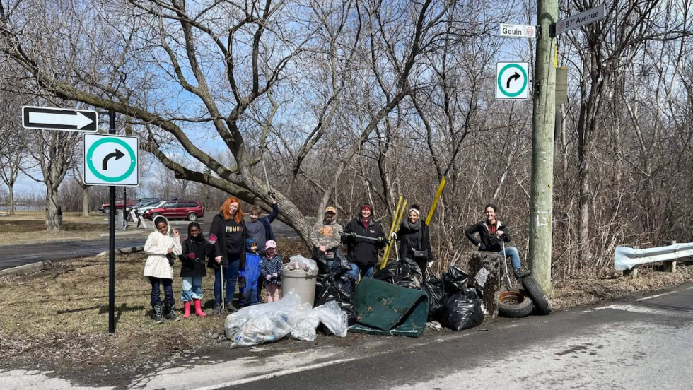 Des élus et membres de l’ÉcoPAP ont participé à une journée de nettoyage au parc des Cageux le 10 avril.