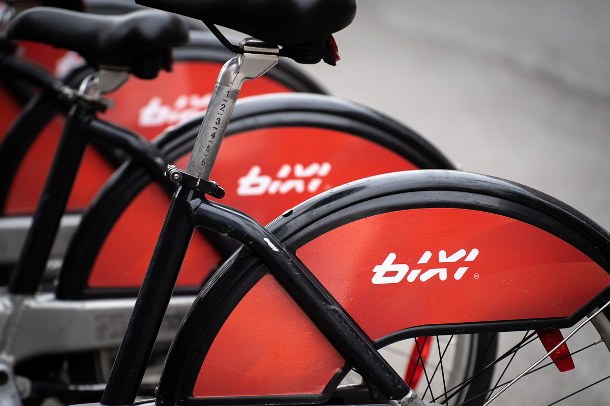 Des v&eacute;los dans une station Bixi