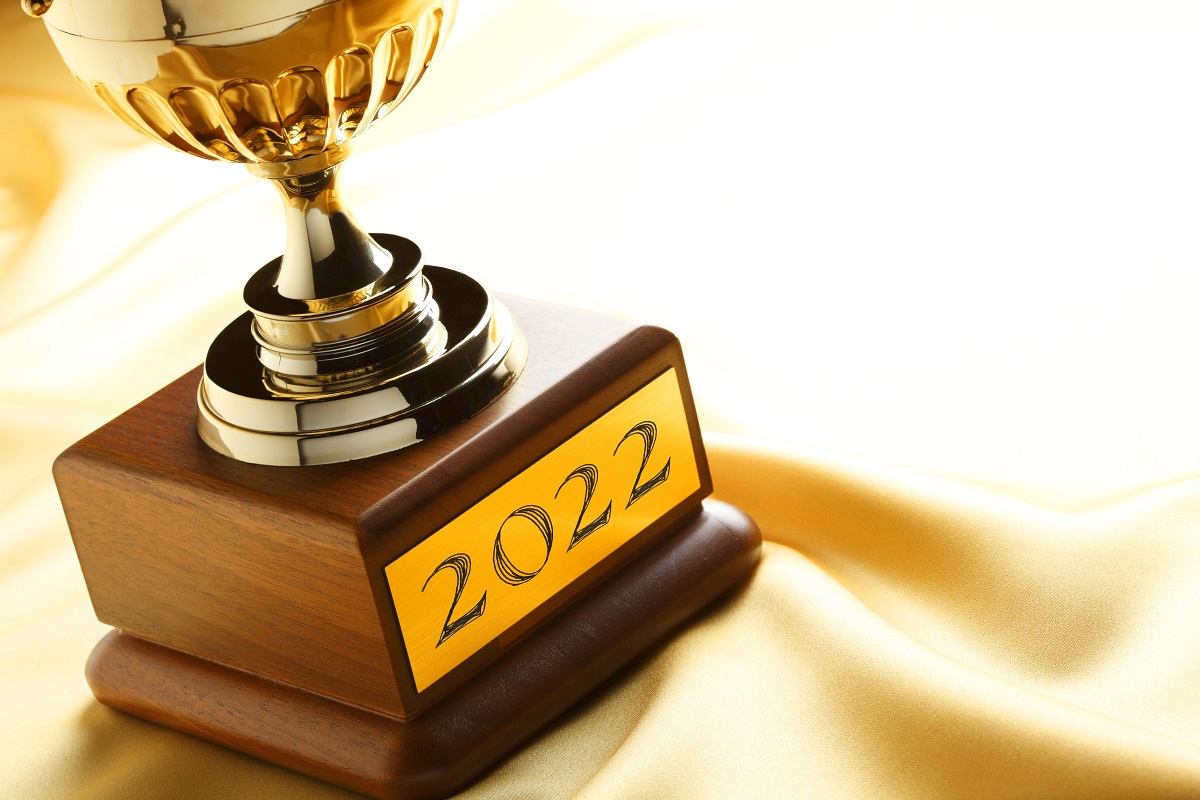 Le chiffre 2022 gravé sur un trophée
