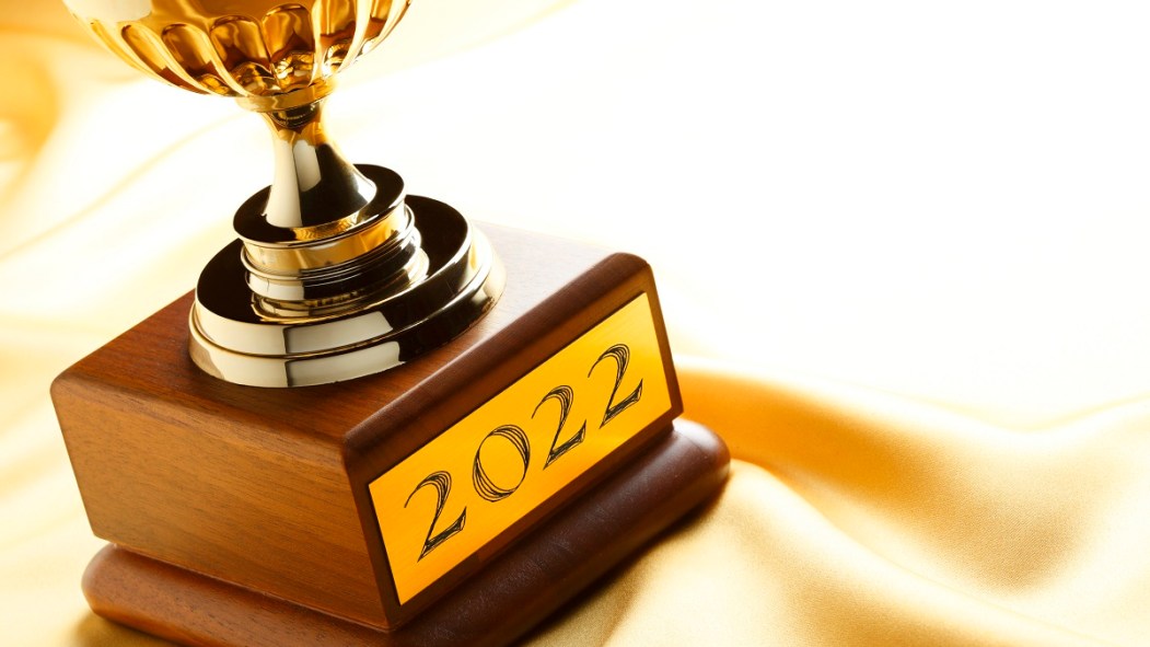 Le chiffre 2022 gravé sur un trophée