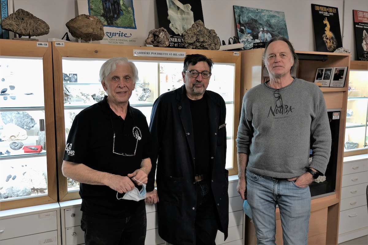 Albert Cornu, ancien président; Michel Bégin, président; et Jean-Pierre Jutras, responsable de la section paléonthologie.