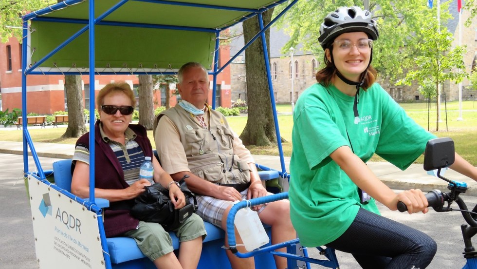 L'AQDR-PDÎ recherche des bénévoles pour piloter les vélo-taxis.