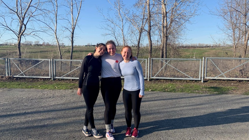 Les trois amies ont parcouru plus de 1000 km pour récolter des fonds destinés à Égale Action.