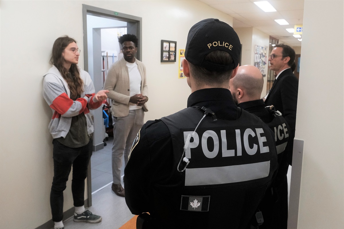 Quatre nouvelles recrues du PDQ 30, à Saint-Michel, ont rencontré les organismes communautaires du quartier, les 18 et 19 mai.
