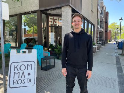 Dave Côté, copropriétaire du café Komma Rosta.