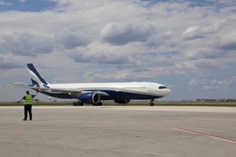 Le vol nolis&eacute; atterrissant &agrave; Winnipeg.