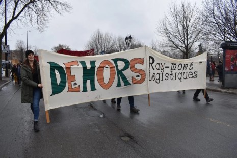 Le groupe citoyen Mobilisation 6600 manifeste contre le projet de Ray-Mont logistique dans Mercier–Hochelaga-Maisonneuve.