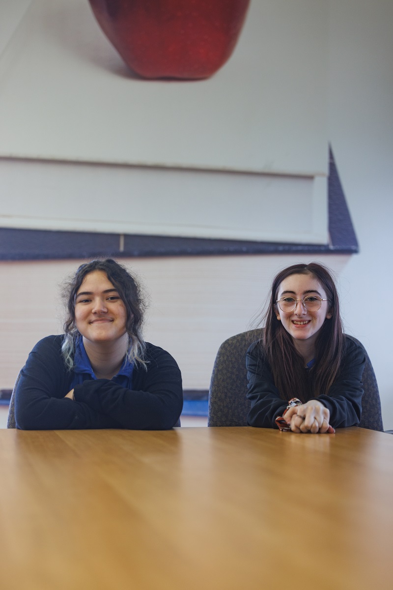 Élizabeth Diamond et Emma Mac Kenzie.