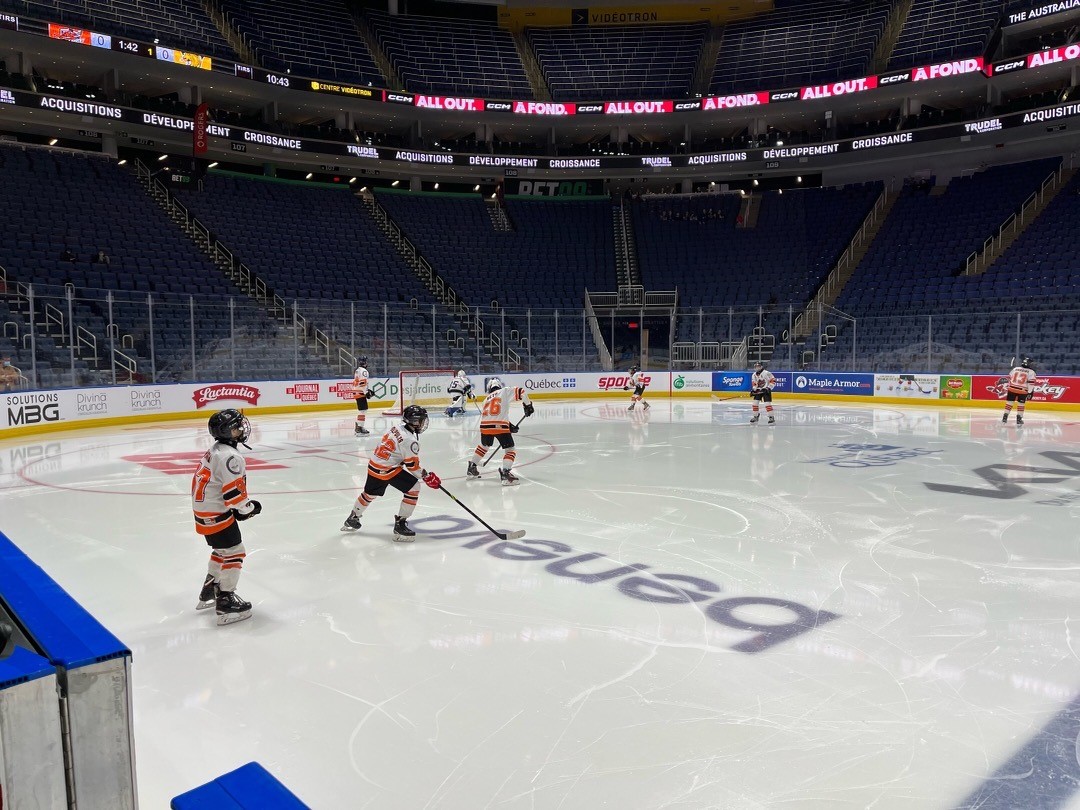 Les Spartans de Saint-Laurent sur la glace du Centre Vidéotron