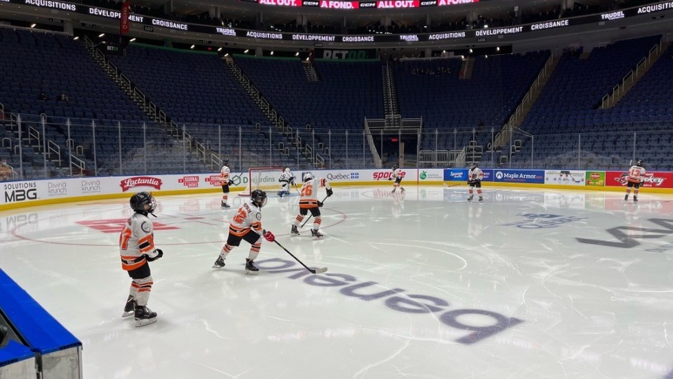 Les Spartans de Saint-Laurent sur la glace du Centre Vidéotron